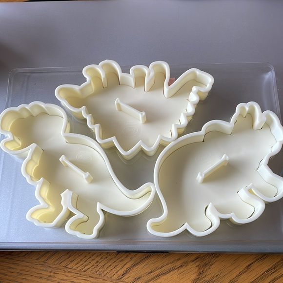Fred Dig-Ins Cookie Cutters NWT - Picture 3 of 3